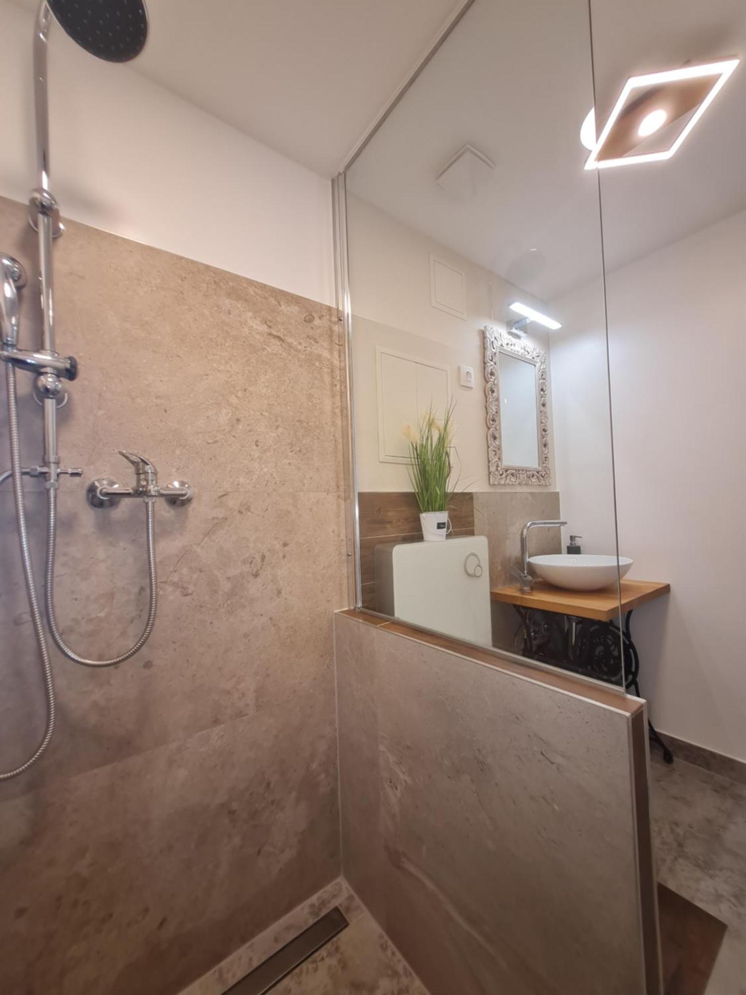 Csever Apartman Tata Exterior photo